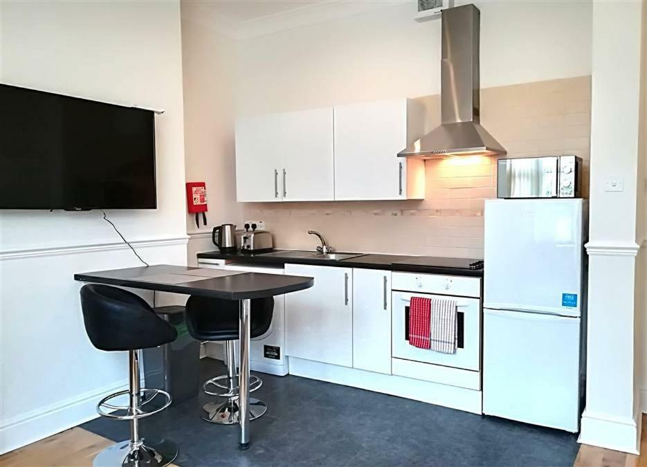 1 Bedroom Modern Apartment, Uplands, 斯旺西 外观 照片